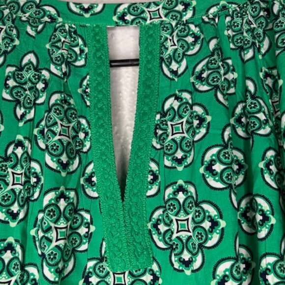 Crown and Ivy Green floral, mosaic shirt Size 3X - Picture 5 of 6